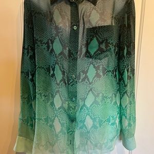 Equipment Silk blouse green animal print